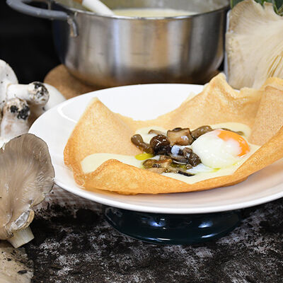 Remenat de bolets amb ou a baixa temperatura, pamentier i neula cruixent