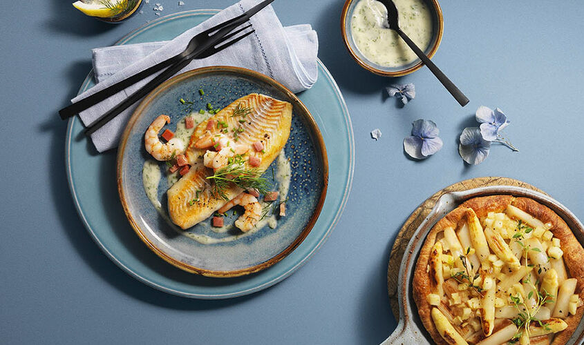 Eglefino con salsa de eneldo y tarta tatín