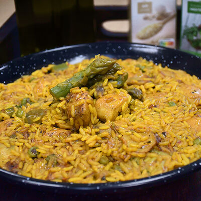 Paella de broquetes de pollastre