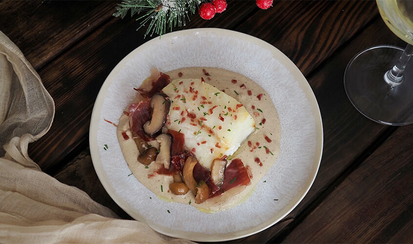 Bacall&agrave; amb cruixents de pernil i bolets "creada per @cris.recetas"
