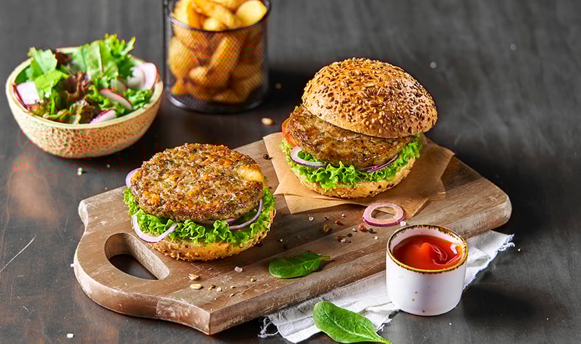Hamburguesa mixta con espinacas y queso