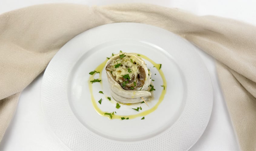 Rollito de lubina con champi&ntilde;ones al brandy "propuesta de @elmantelenlamesa"
